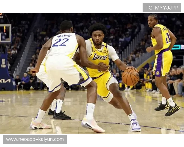 专家预测湖人有望在揭幕战击败勇士夺开季首胜